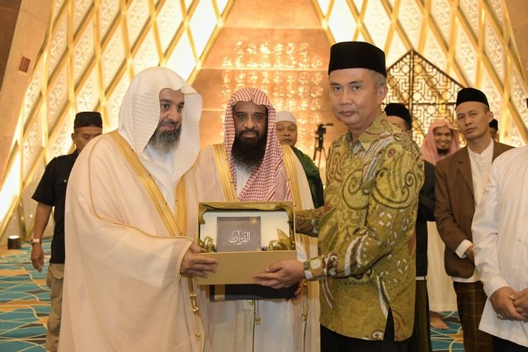 Bey Machmudin Sambut Wamen Kerajaan Arab Saudi di Masjid Raya Al Jabbar