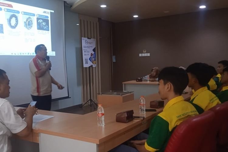 Begini Cara Toyota Geliatkan Ekosistem Kendaraan Elektrik: Siapkan Main Power Unggul