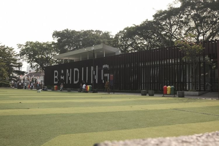 Agar Lebih Nyaman, Pemkot Bandung Bakal Tertibkan Kawasan Alun-alun
