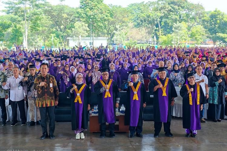 2000 Lansia berkumpul di Dome Balerame, Kabupaten Bandung merayakan Hari Lanjut Usia Nasional (HLUN) ke 28.