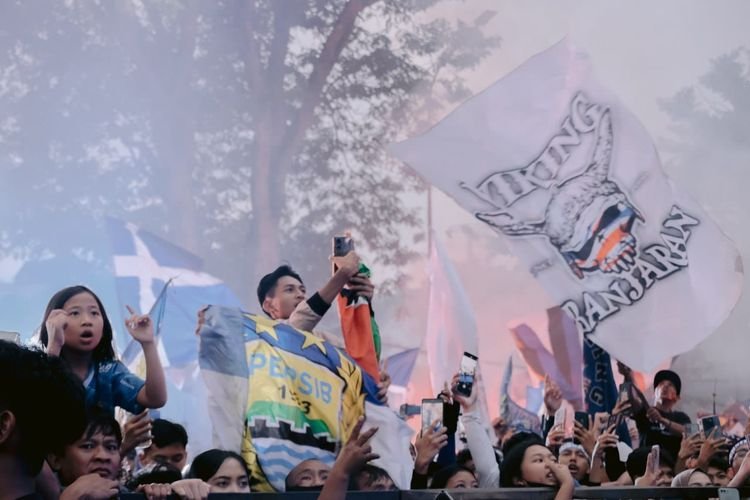 Pawai Kemenangan Persib, Kota Bandung Lautan Biru!