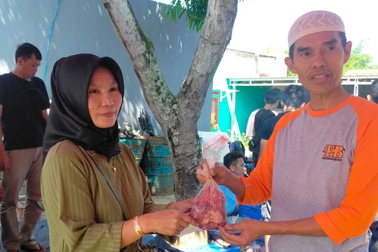Rayakan Iedul Adha 1445 H, Tunas Bahari Abadi Berbagi Kebahagian Kepada Masyarakat dan Karyawan, H Agus; Ini Luar Biasa