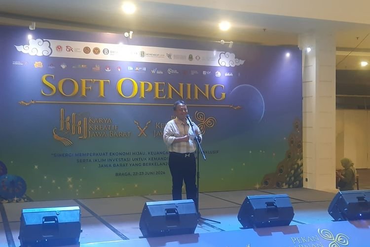 Sekda Herman Suryatman Lakukan “Soft Opening” Karya Kreatif Jawa Barat dan Pekan Kerajinan Jawa Barat 2024