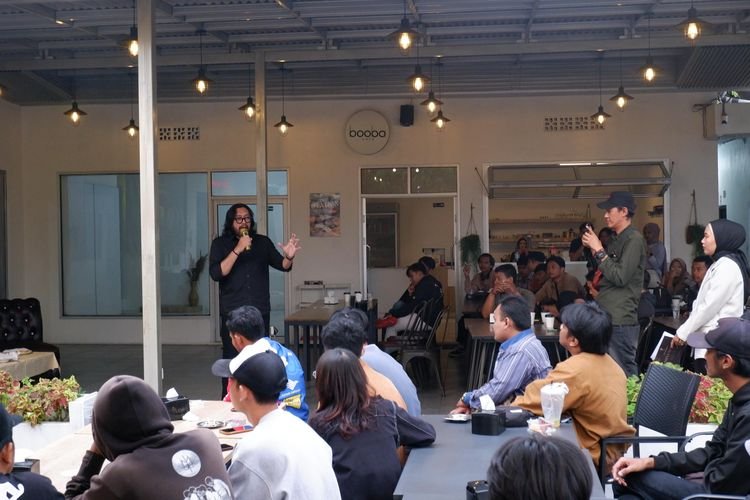 Gelar Diskusi, Ono Surono Ajak Pemuda Bandung Cari Solusi Sungai