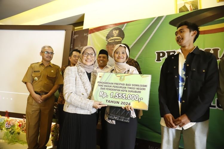 Ratusan Pelajar Sukabumi Diganjar Penghargaan