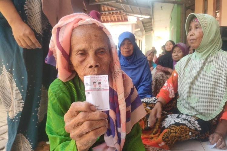 Ribuan Warga Dapat Pengobatan Gratis dari Relawan Calon Bupati Purwakarta Om Zein