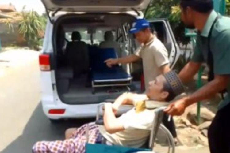 Relawan Om Zein Gercap Bantu Warga Purwakarta Alami Stroke Sejak Tiga Tahun