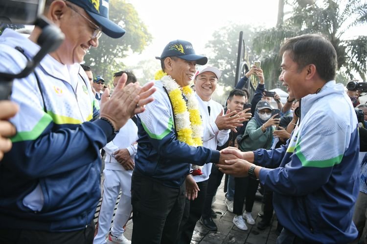 Bey Machmudin Sambut Kedatangan Kontingen PON Kebersamaan Kunci Jabar Hattrick Juara Umum