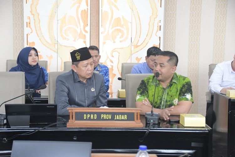 DPRD Jawa Barat dan Jawa Timur Diskusi Bahas Tata Tertib Dewan Perwakilan Rakyat Daerah