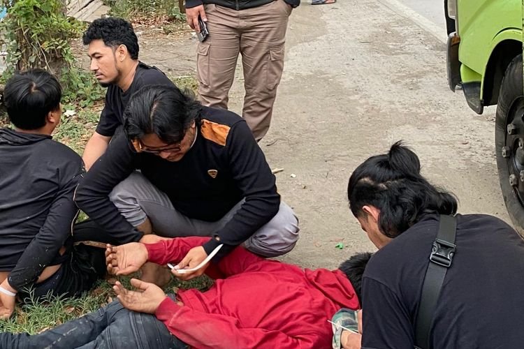 Colong 7 Ton Batang Rel, Trio Begundal Ini Tidak Berkutik saat Diciduk Korps Uniform Coklat