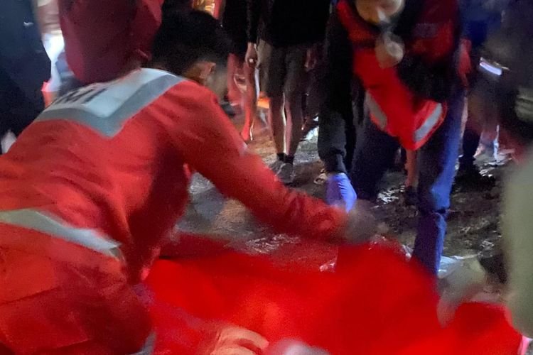 Ini Akibat Jika Masih Bandel Beraktivitas pada Area Jalur Kereta: Pria Tewas Tersambar Commuter Line di Perlintasan Laswi