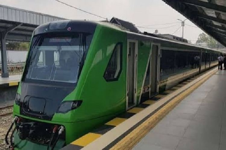 Berkat Kereta Feeder, Jutaan Penumpang Whoosh Terlayani, Ini Kata KAI