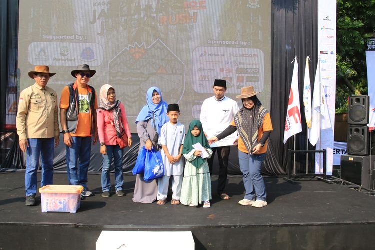 Jasa Tirta II Berikan Bantuan Sembako untuk Warga