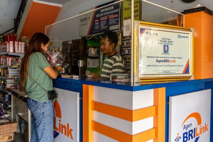 Warung Jadi Bank, AgenBRILink Dongkrak Inklusi Keuangan dan Sharing Economy ke Masyarakat