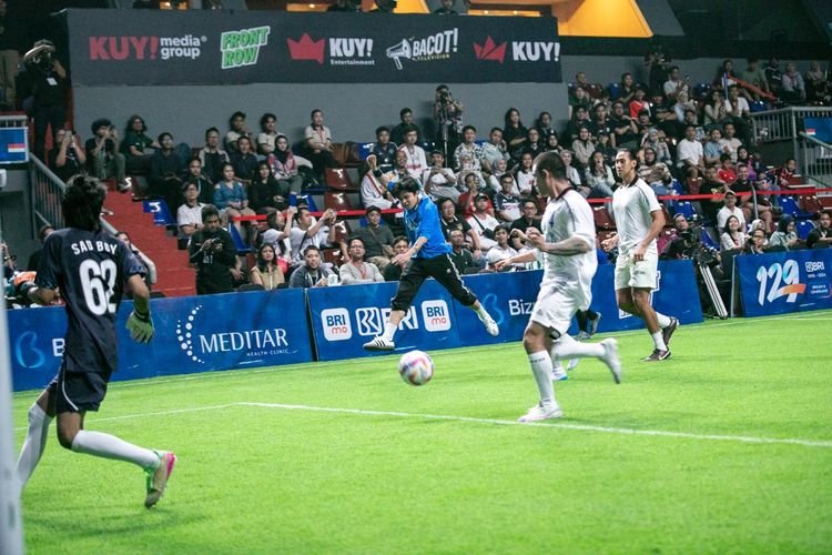 Pecah! Para Artis Saling Serang di BRI Mini Soccer Media Clash