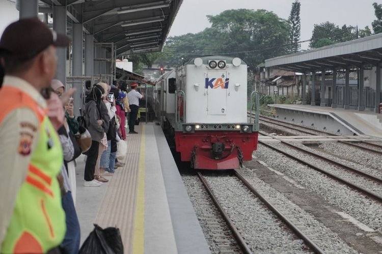 Penumpang Kereta Semakin Membludak, Begini KAI Kondusifkan Nataru: Kerahkan Ratusan Personil