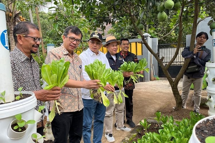 PJ Wali Kota Bandung Dukung SIMONA: Teknologi Aquaponik Masa Depan Pangan Kota