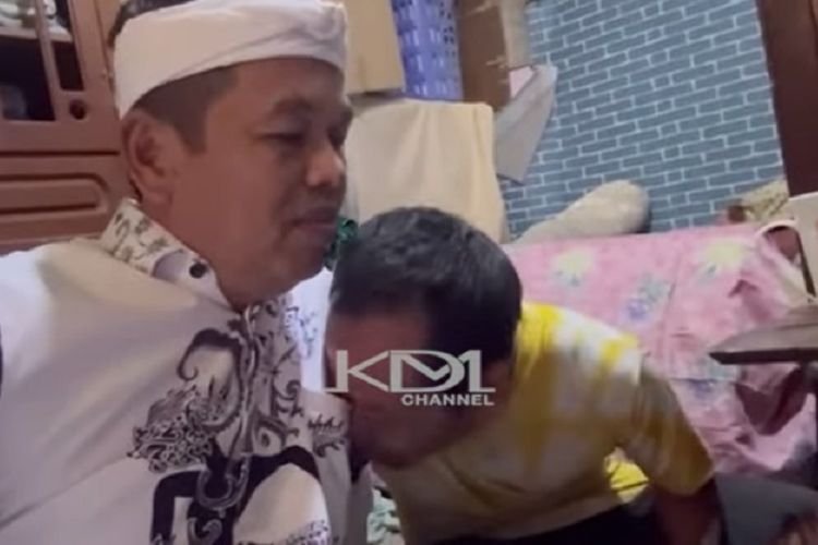 Kang Dedi Mulyadi Ajak Warga Kolong Jembatan Pasupati Pindah ke Rusunawa