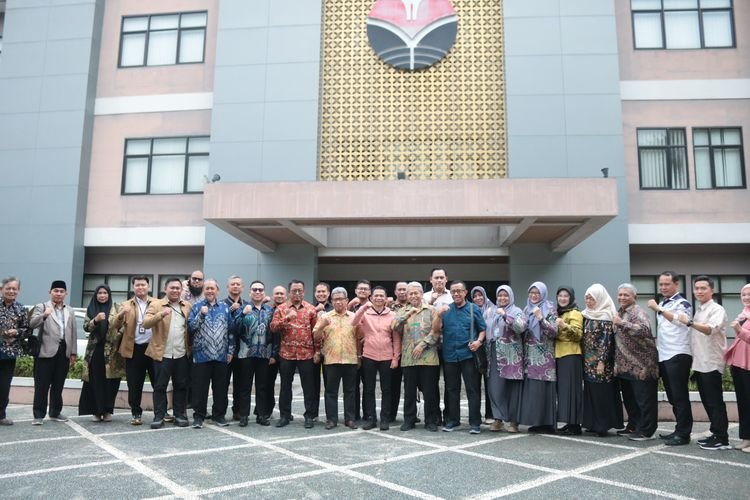 Bupati Purwakarta Terpilih Om Zein Tantang 18 Perguruan Tinggi Wujudkan Desa Binaan