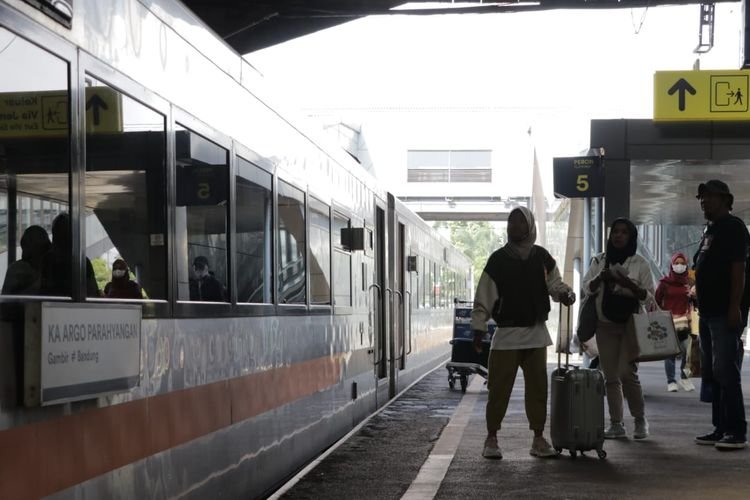 Sayonara Argo Parahyangan, Selamat Datang (Lagi) Sang Legenda: Parahyangan