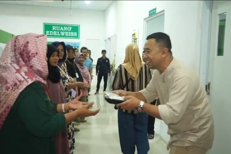 Setiap Jumat, Bupati Purwakarta Terpilih Kirim Makan Siang Gratis untuk Keluarga Pasien Kelas 3 RSUD Bayu Asih