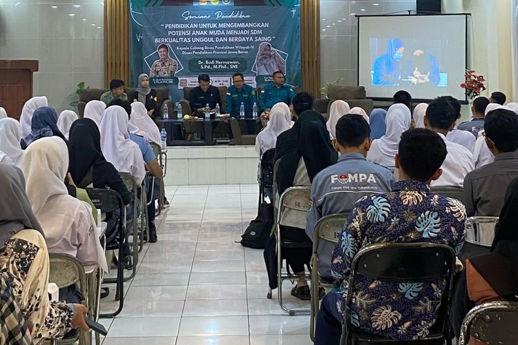 Diikuti Para Pelajar di Purwakarta, STAI Muttaqien Sukses Gelar Seminar Pendidikan