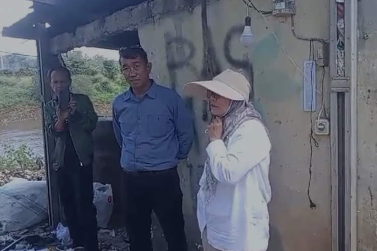 Pantang Menyerah Cari Solusi Sampah, DInas LH Jabar Survei Kinerja Insinerator di Desa Cilampeni Katapang