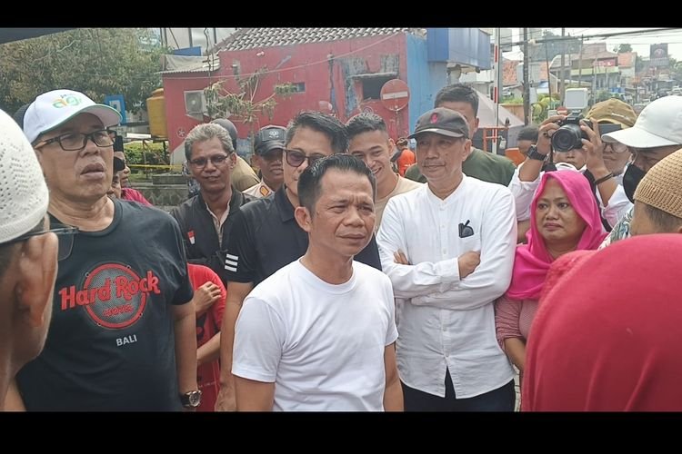 Temui Korban Kebakaran Pasar Jumaah, Om Zein Akan Relokasi Pedagang yang Ingin Jualan ke Mall STS