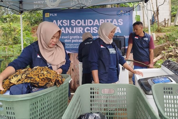 Banjir Terjang Jabar, PLN Ikut Turun Tangan, Caranya: Salurkan Bantuan dan Pulihkan Pasokan Listrik