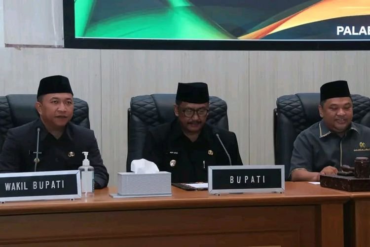 Jawab Pandangan Fraksi DPRD Tentang Perubahan Badan Hukum BPR, Begini Kata Bupati Sukabumi