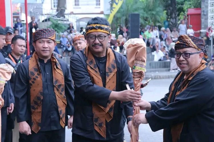 Mantan Bupati Sukabumi Dipuji Ketua DPRD, Ternyata Ini Alasannya