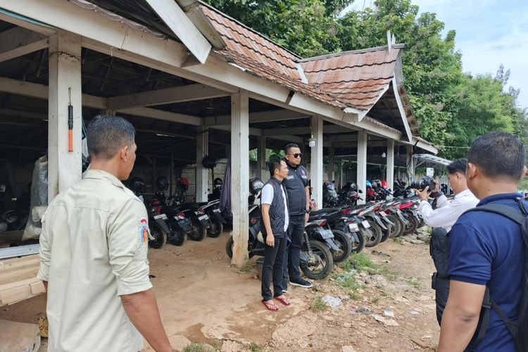 Bupati Purwakarta Segera Terbitkan Bangunan Liar di Areal Gerbang Tol Cikampek