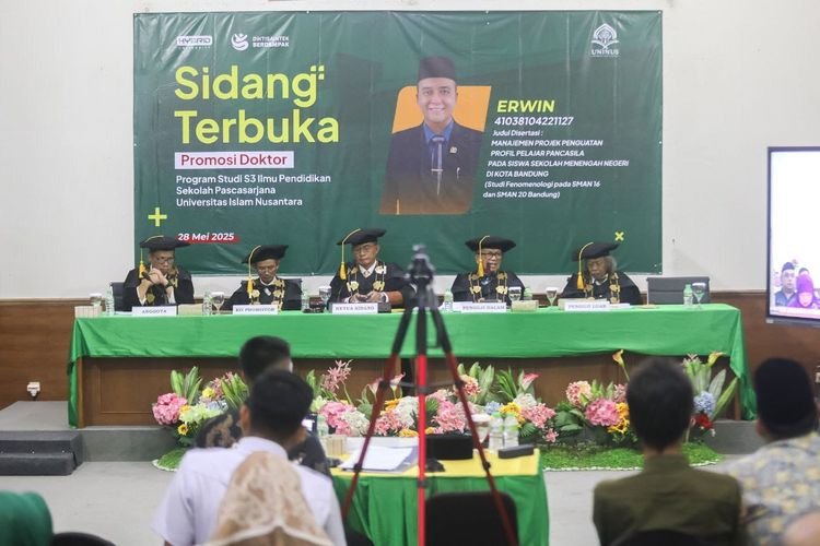 Erwin Raih Gelar Doktor, Siap Persembahkan Ilmu untuk Kota Bandung