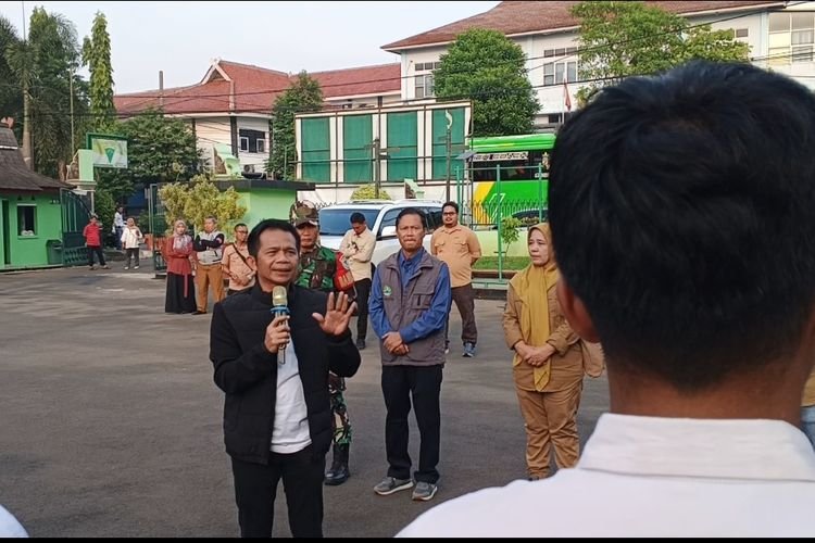 Bupati Purwakarta Om Zein Kembali Berangkatkan 45 Siswa ‘Bermasalah’ Ke Barak Militer Rindam III Siliwangi Bandung