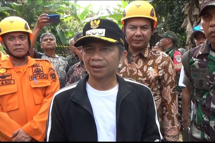 Melalui Om Zein, Dedi Mulyadi Bantu Korban Pergerakan Tanah Pasirmunjul Purwakarta Sebesar Rp850 Juta