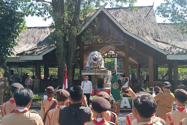Bupati Purwakarta Om Zein Sampaikan Pesan Penting saat Melepas Puluhan Peserta Jambore 2025