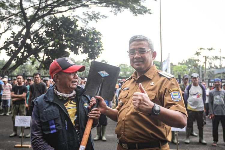 Pemkot Bandung Antisipasi PHK Massal, Padat Karya Jadi Solusi