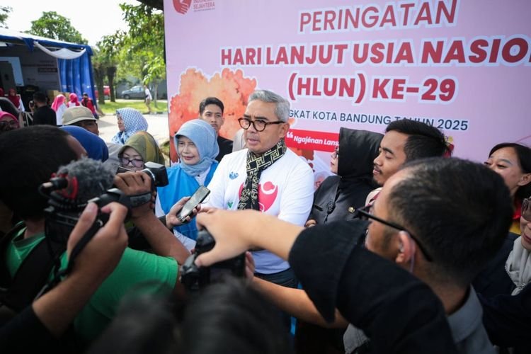 Farhan Desak Bandara Husein Dibuka Kembali