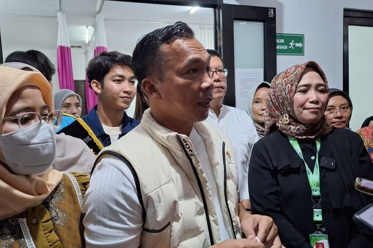 Momentum Hari Keluarga Nasional, Menteri Kemendukbangga Kunjungi Pasangan Pasutri yang Melahirkan di Kabupaten Bandung Barat