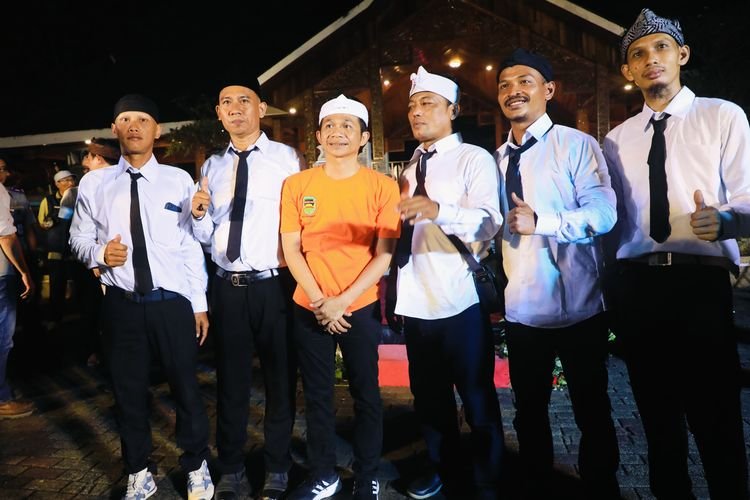 Tukar Nasib, Bupati Purwakarta Om Zein dan Para Pejabat Pemkab Jadi Petugas Kebersihan