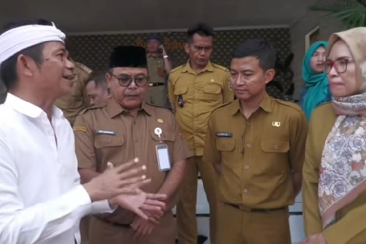Bupati Purwakarta Om Zein Semprot Kadis yang Tidak Hadir di Pelayan Publik, Udah Bosen Jadi Kadis!