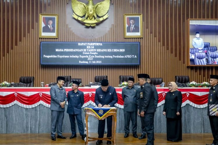 Raperda Perubahan APBD 2025 Kota Bandung Disahkan