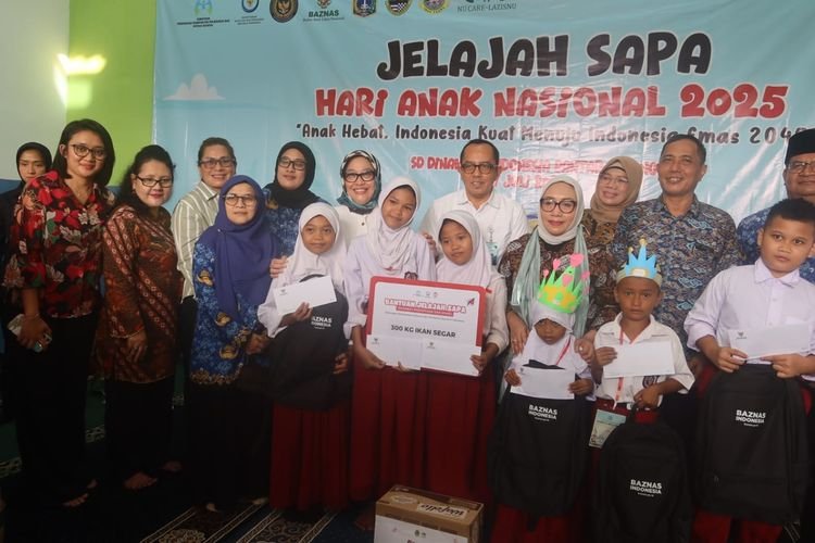 Jelajah SAPA Menteri PPPA Bagikan 300 Paket Bantuan di Kampung Pemulung Kota Bekasi