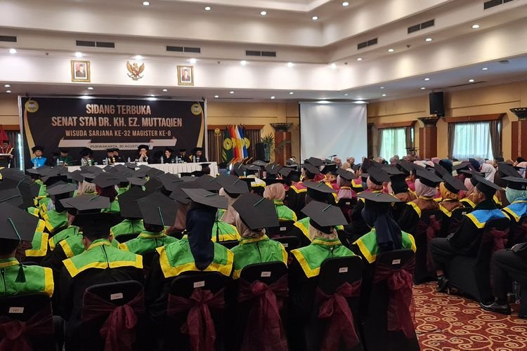STAI DR KH EZ Muttaqien Gelar Wisuda Sarjana ke-XXXII dan Magister ke-VIII, Kukuhkan 147 Lulusan Siap Berdaya Saing