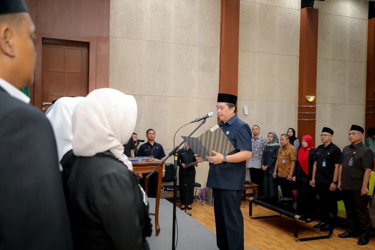 Lantik 16 Pejabat Fungsional, Sekda: Jabatan Itu Amanah Penuh Integritas