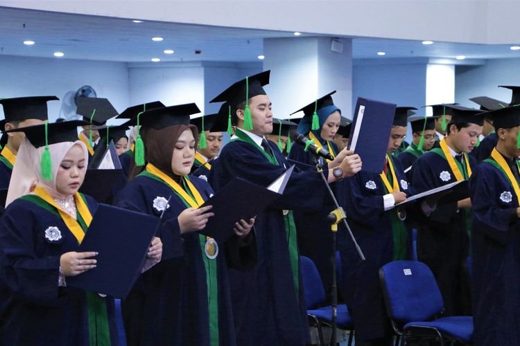Cahaya Harapan dari UM Bandung: 124 Alumni Siap Mengabdi untuk Negeri