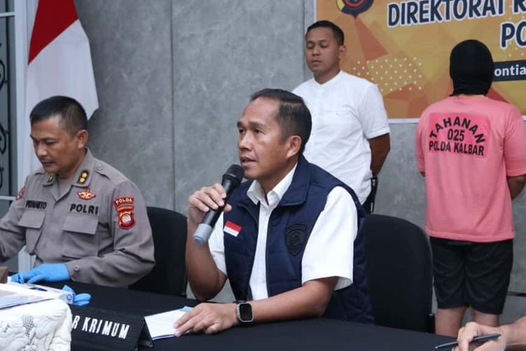 Polda Kalbar Tangkap Empat Penyusup Aksi Masa di Mapolda dan kantor DPRD, Bom Molotov dan Senjata Tajam Disita