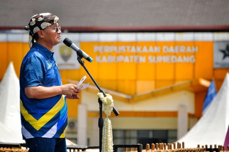 Ratusan Atlet Paragliding Dunia Adu Kepiawaian di Langit Sumedang