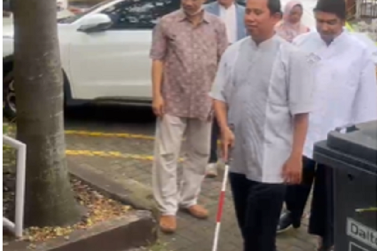 GuideX-POLBAN: Alat Bantu Koordinasi dan Navigasi untuk Disabilitas Netra Berdasar Posisi-Jarak