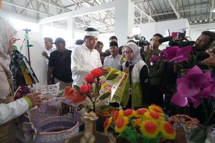 KDM Resmikan Fasilitas Pengolahan Limbah Plastik